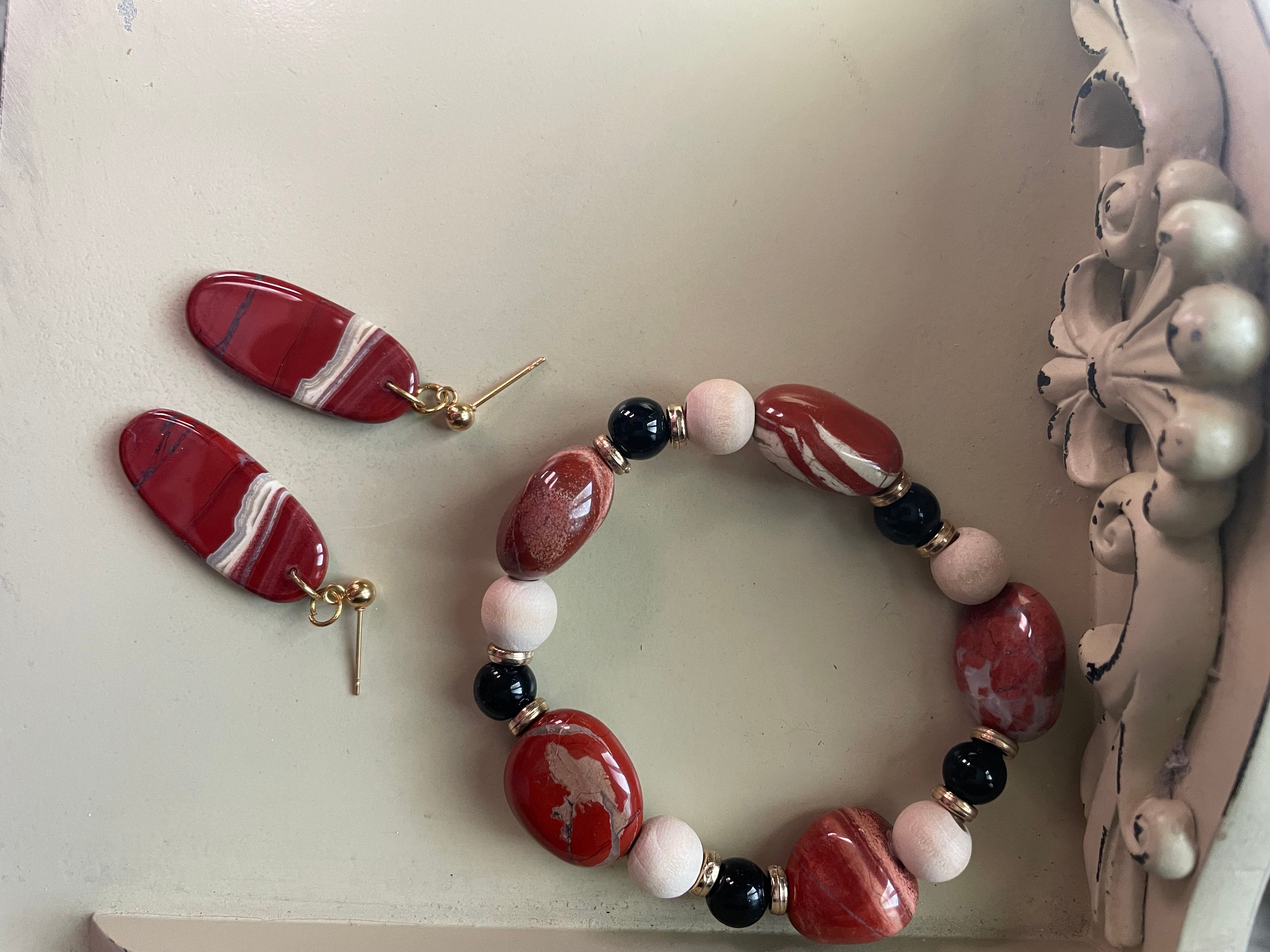 Red Jasper & Onyx Set Bracelet & Earrings