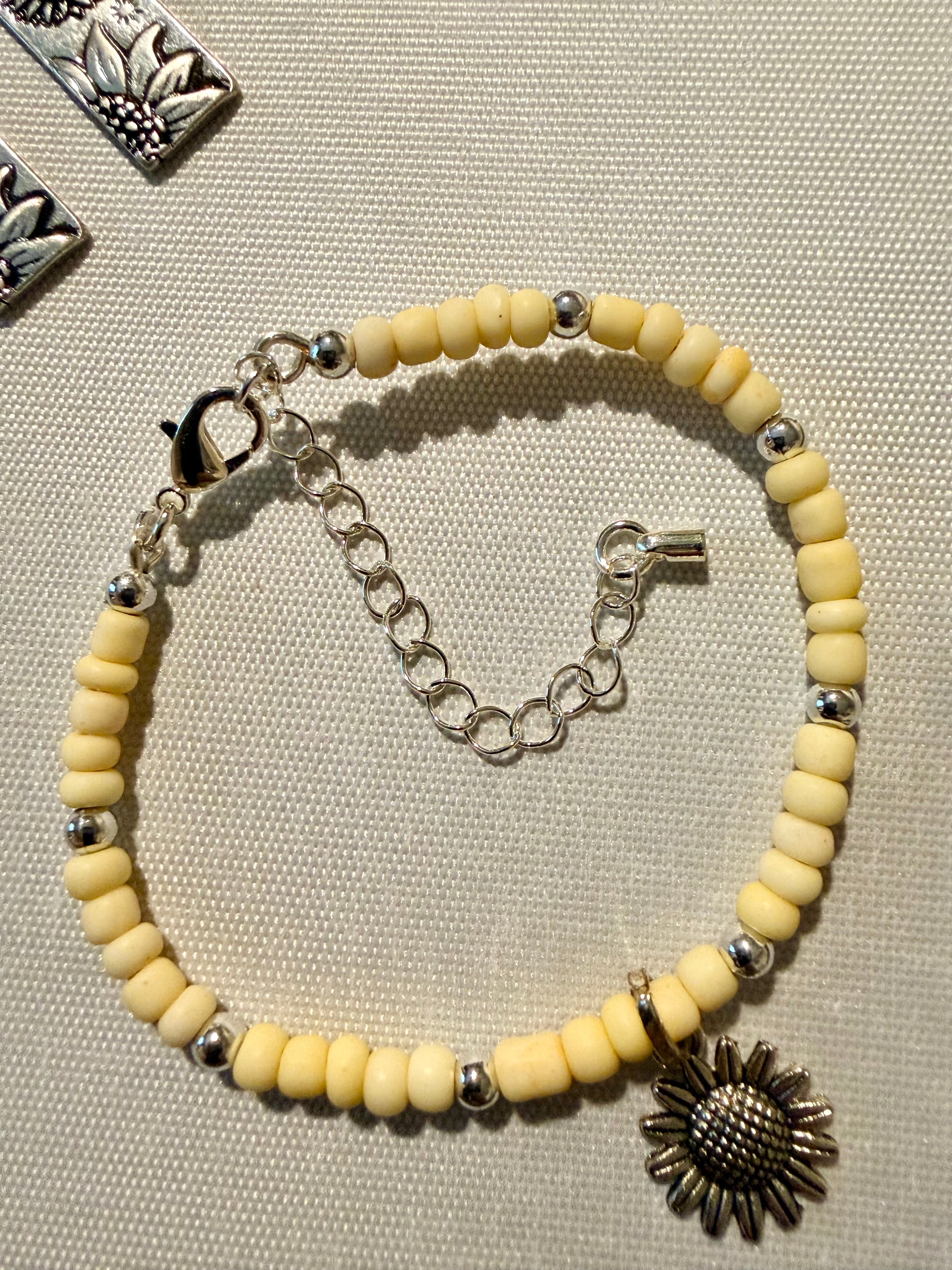 Sunflower Silver Gem  Jewelry Set – Yellow Beaded Bracelet & Floral Sunflower Silver Drop Earrings | Boho Daisy Charm Set