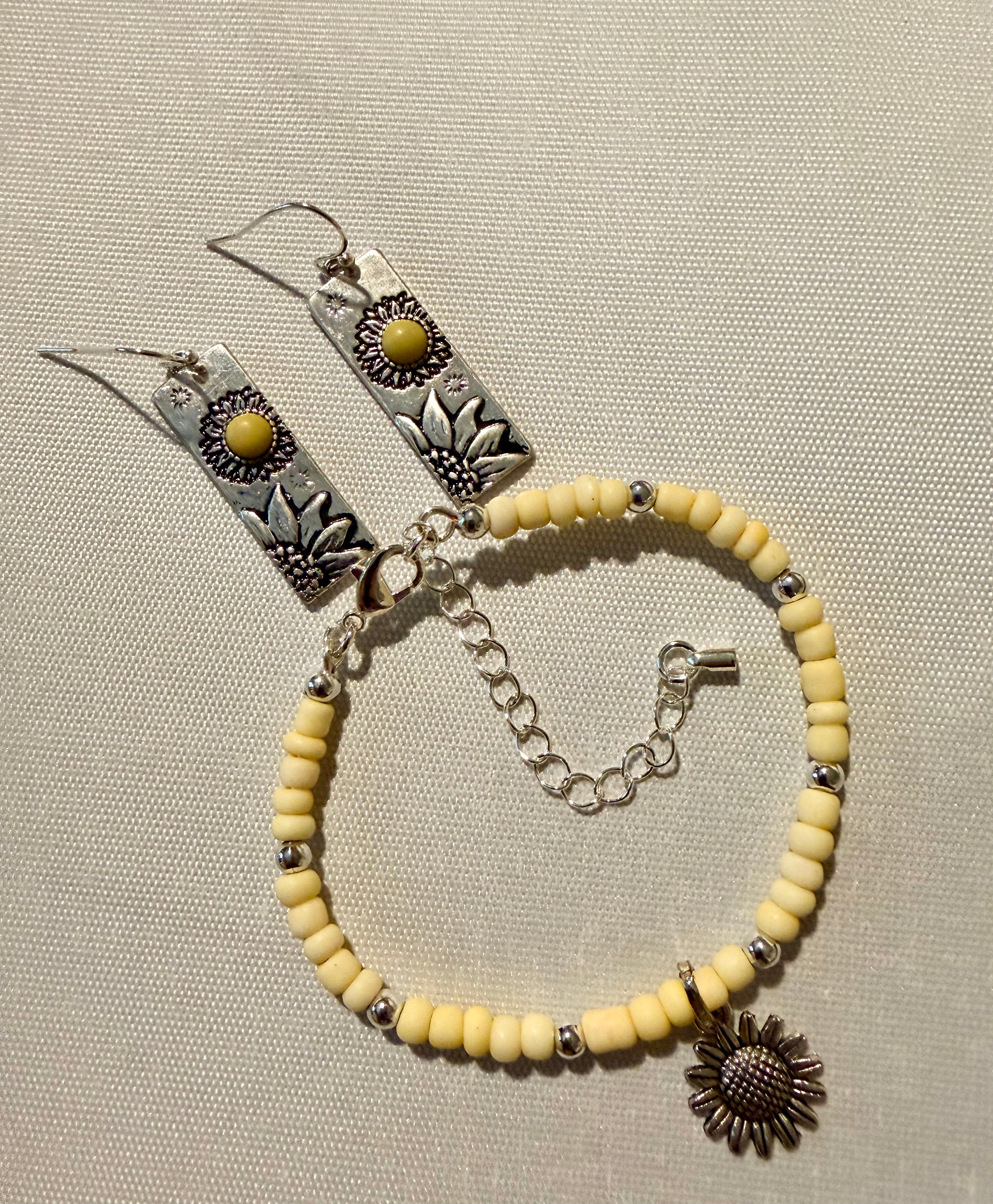 Sunflower Silver Gem  Jewelry Set – Yellow Beaded Bracelet & Floral Sunflower Silver Drop Earrings | Boho Daisy Charm Set