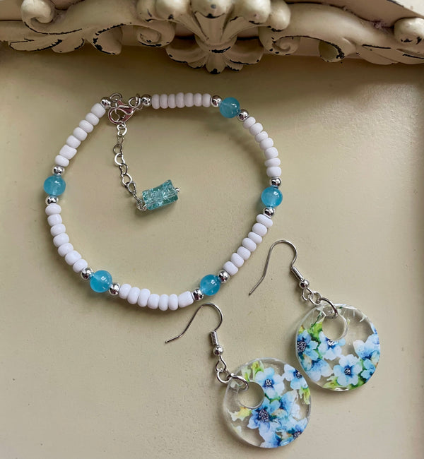 Blue Forget-Me-Not Floral Resin Earrings & Blue Beaded Bracelet Set – Silver White Seed Beads Aqua Accents, Pressed Flower Circle Dangles Handmade Gift