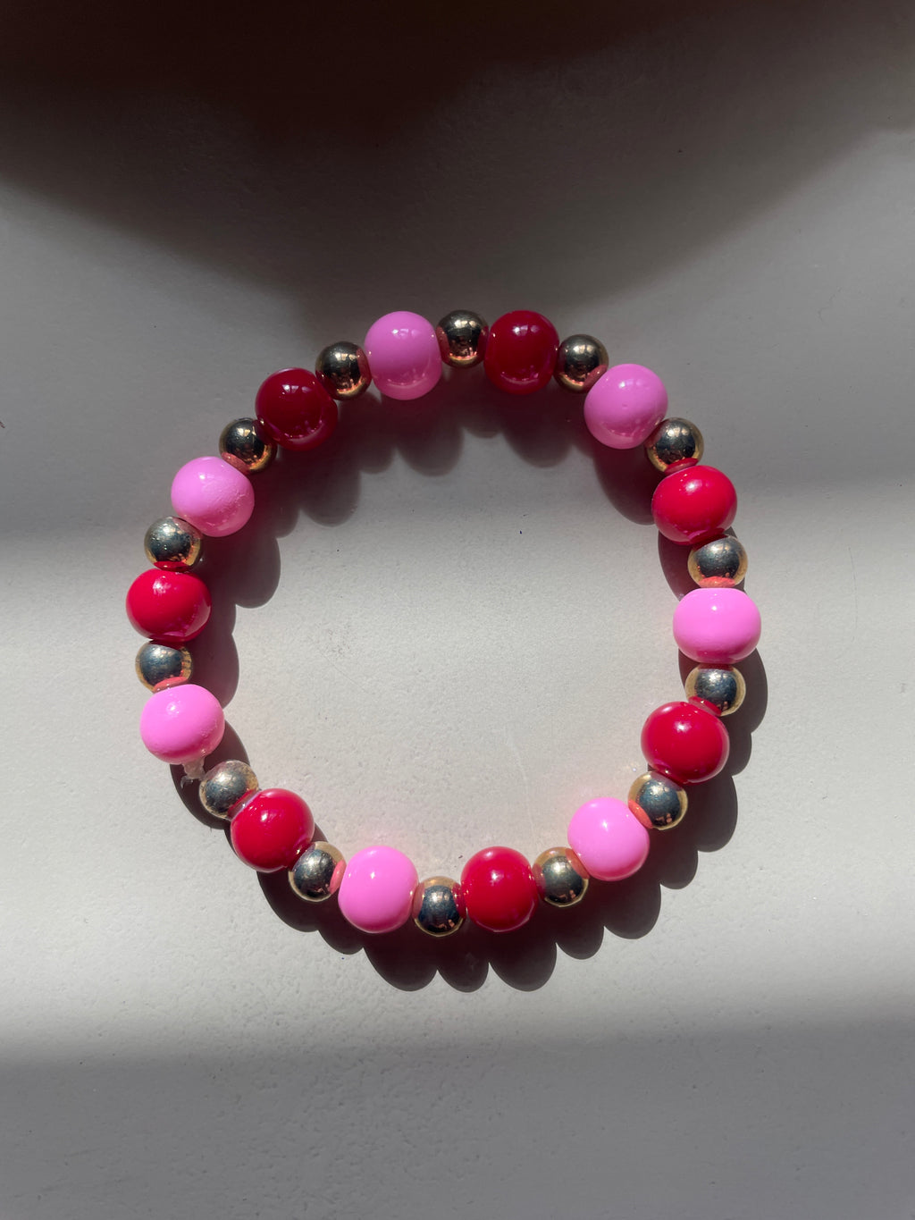 Flip Flop Earring Set in Shades of Reds, Pinks, Burgundy with Glass Beaded Bracelet