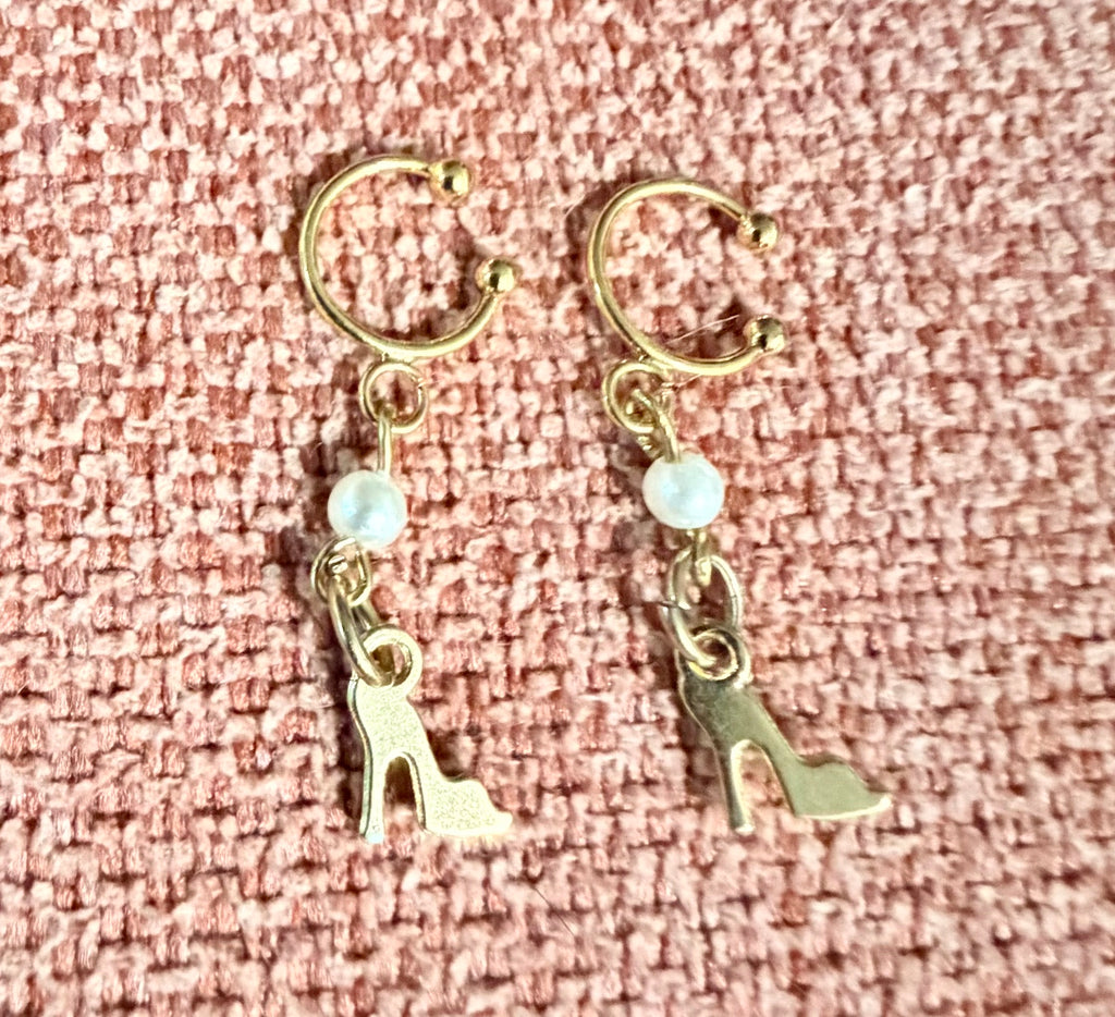 Dainty Gold Plated High Heel Pearl Ear Cuffs and Clover Flower Charm Bracelet/Anklet Set