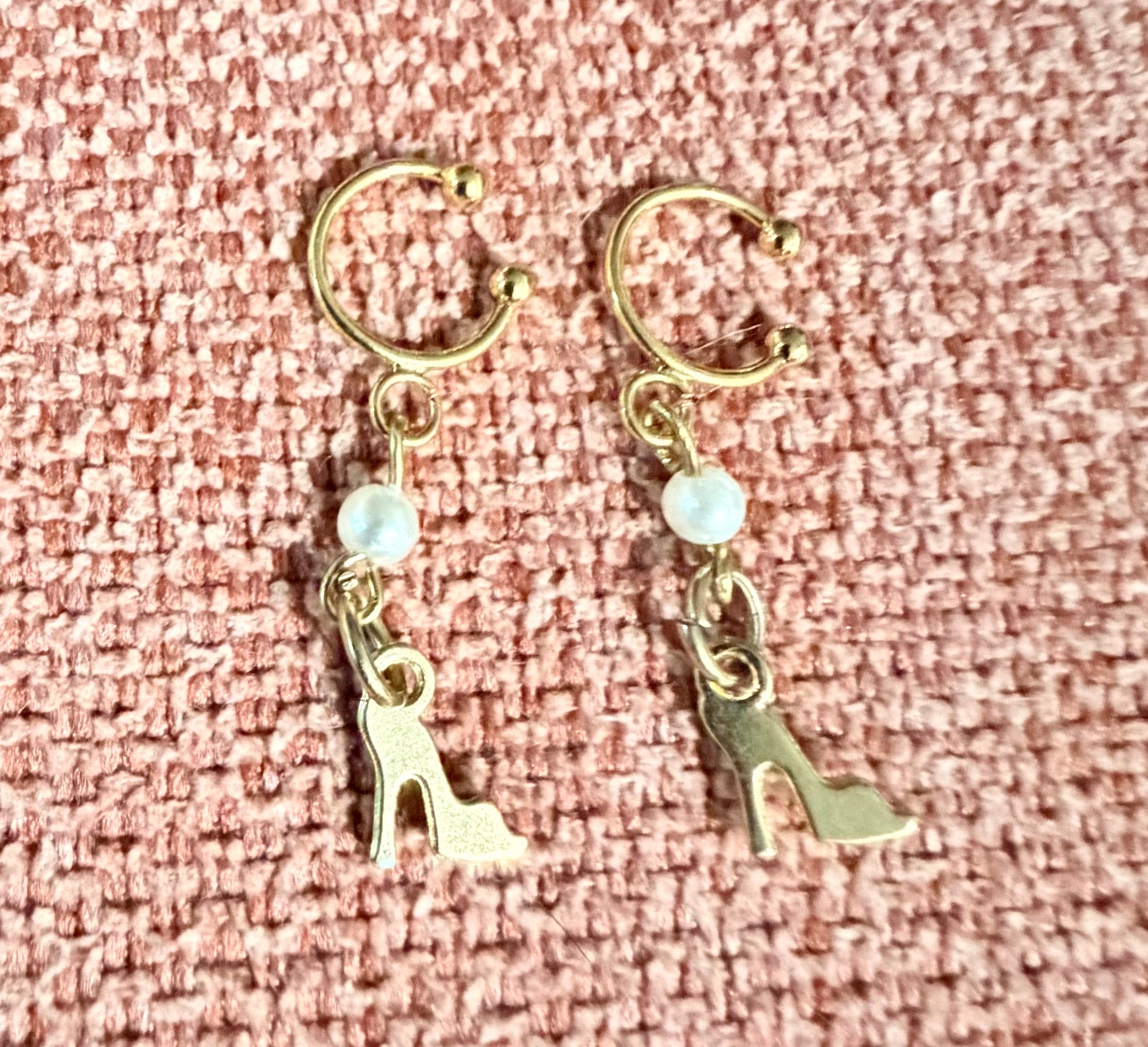 Dainty Gold Plated High Heel Pearl Ear Cuffs and Clover Flower Charm Bracelet/Anklet Set