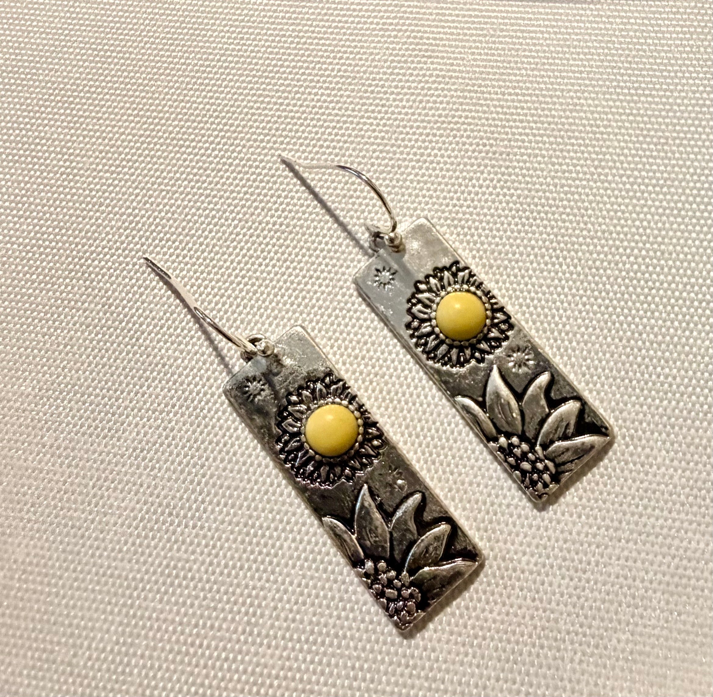 Sunflower Silver Gem  Jewelry Set – Yellow Beaded Bracelet & Floral Sunflower Silver Drop Earrings | Boho Daisy Charm Set