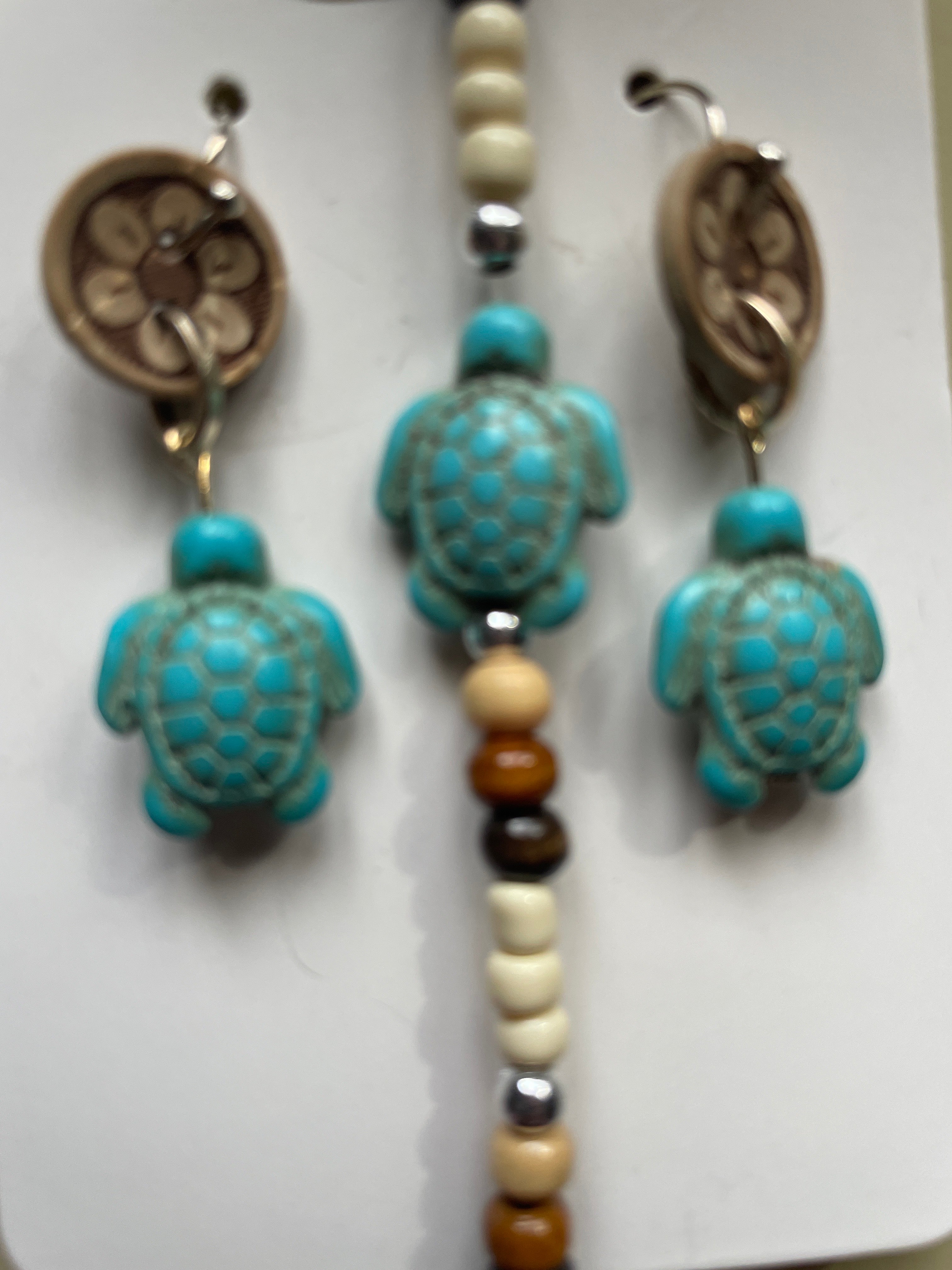 Turquoise Turtle with Flower wooden disc Jewelry set with glass beaded bracelet