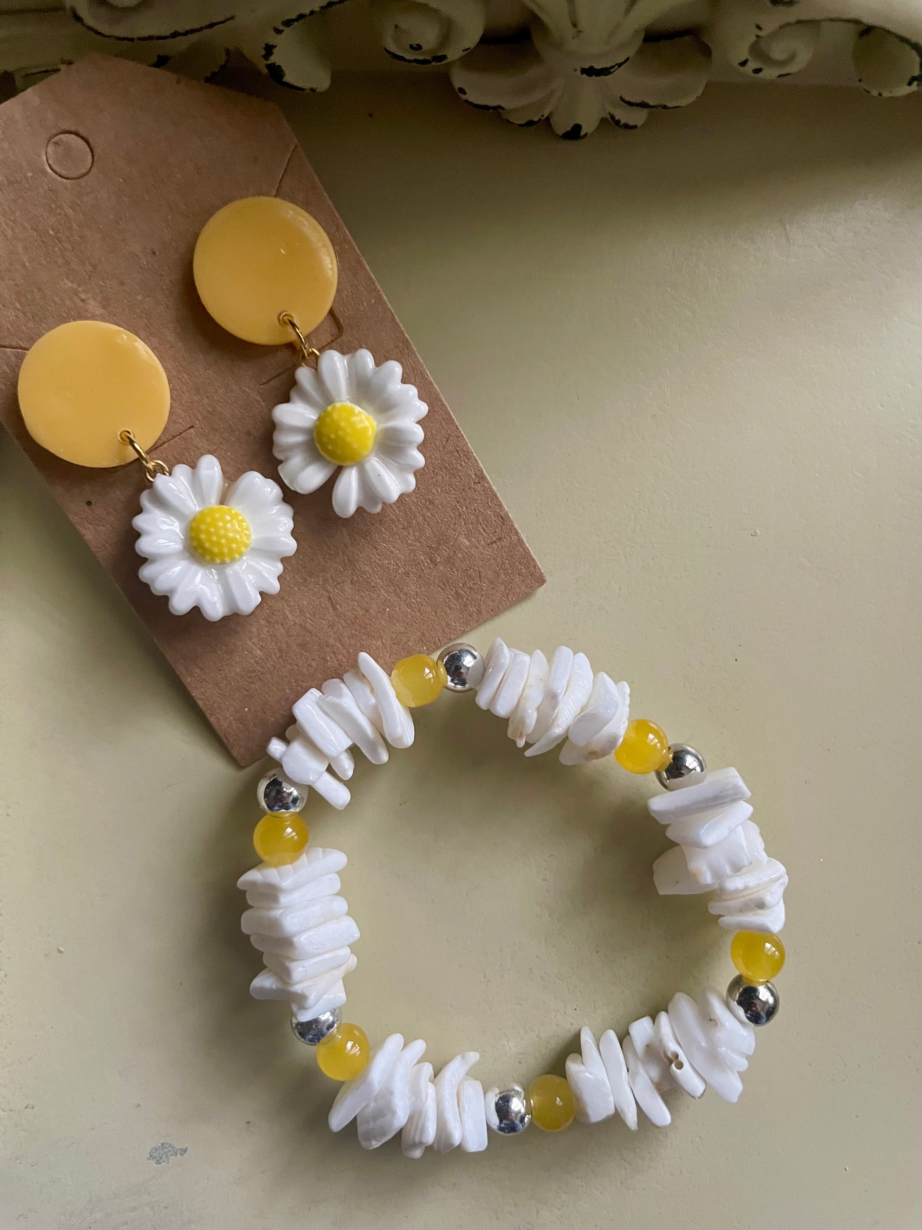 Daisy & Mother of Pearl Jewelry Set