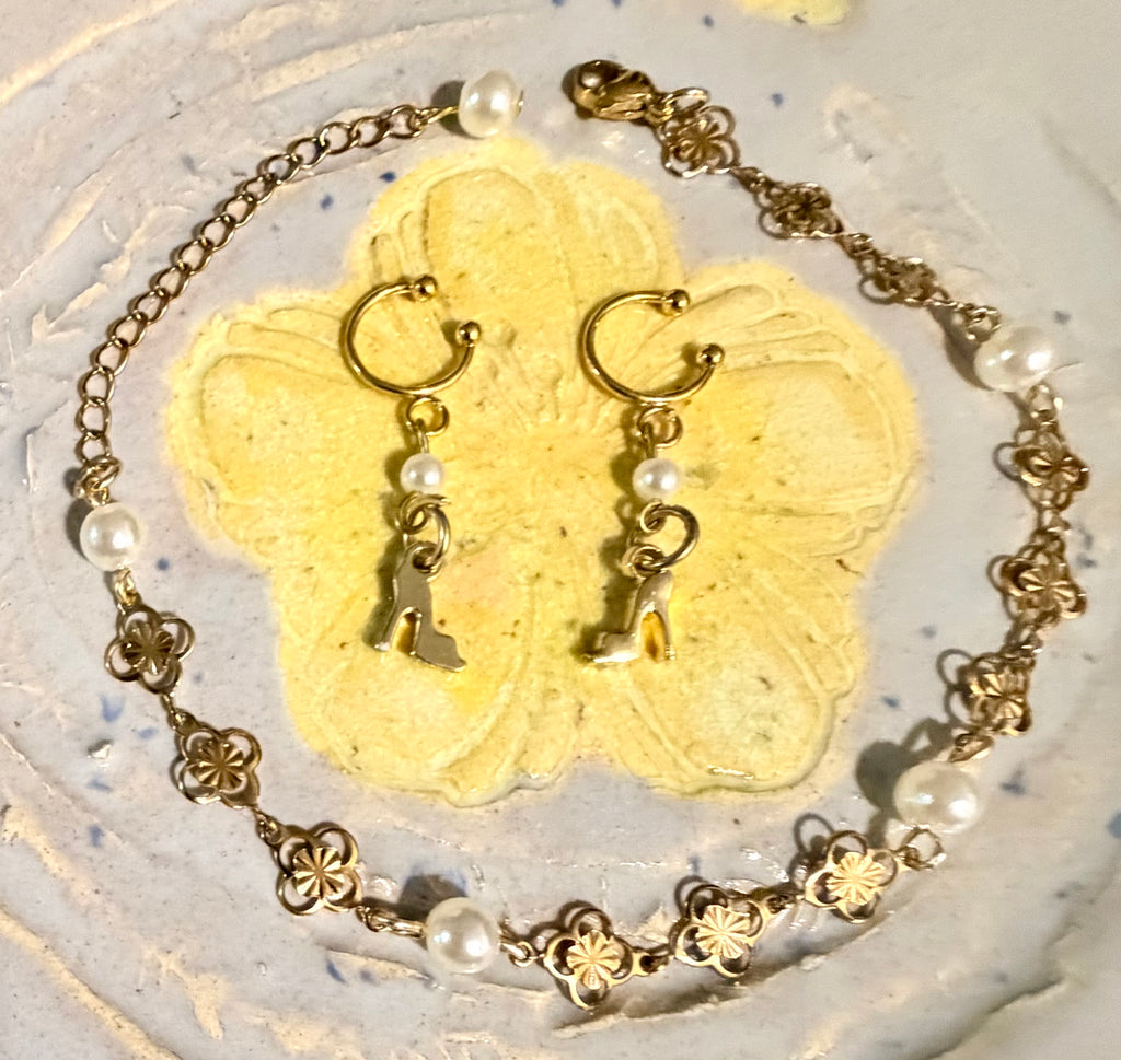 Dainty Gold Plated High Heel Pearl Ear Cuffs and Clover Flower Charm Bracelet/Anklet Set