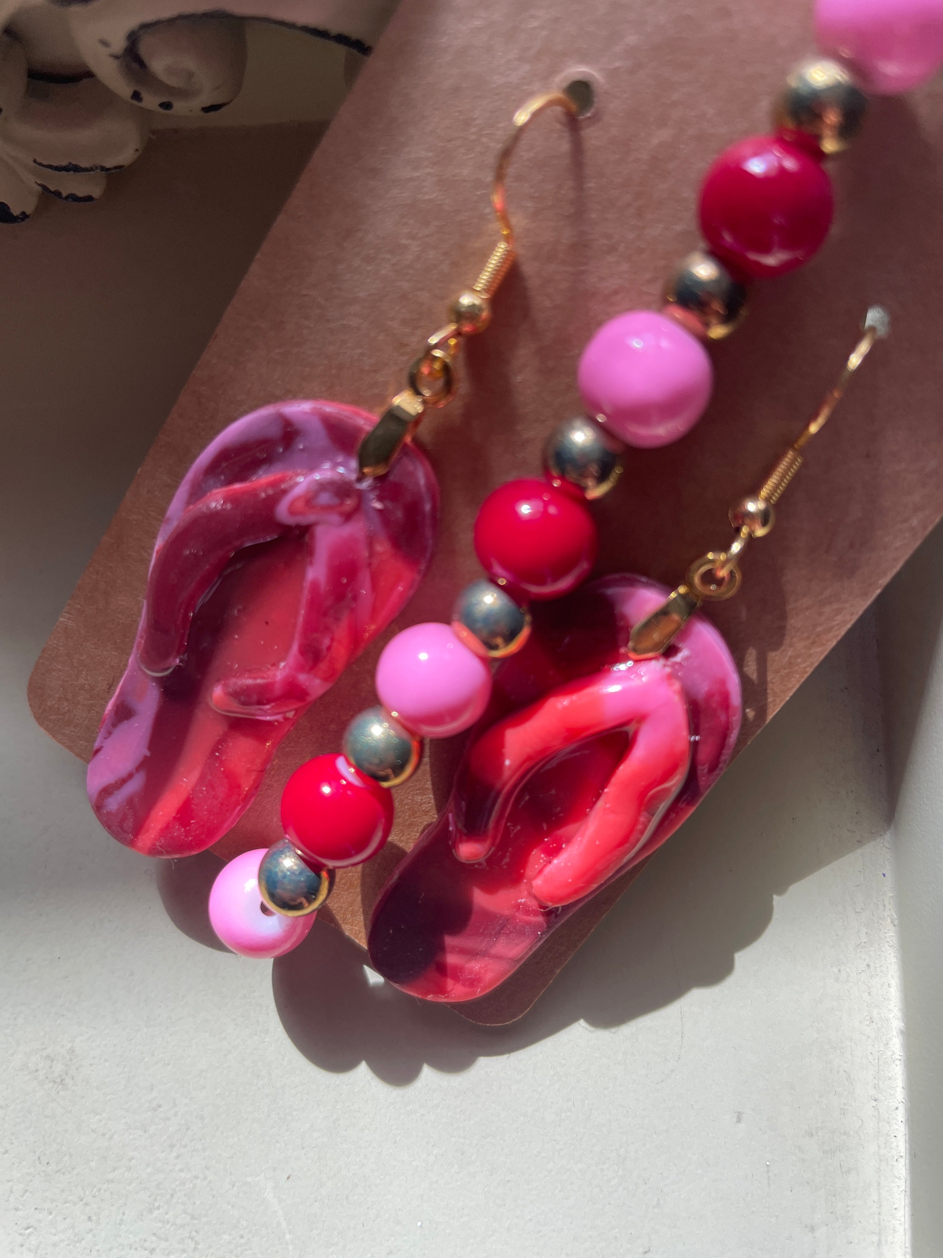 Flip Flop Earring Set in Shades of Reds, Pinks, Burgundy with Glass Beaded Bracelet