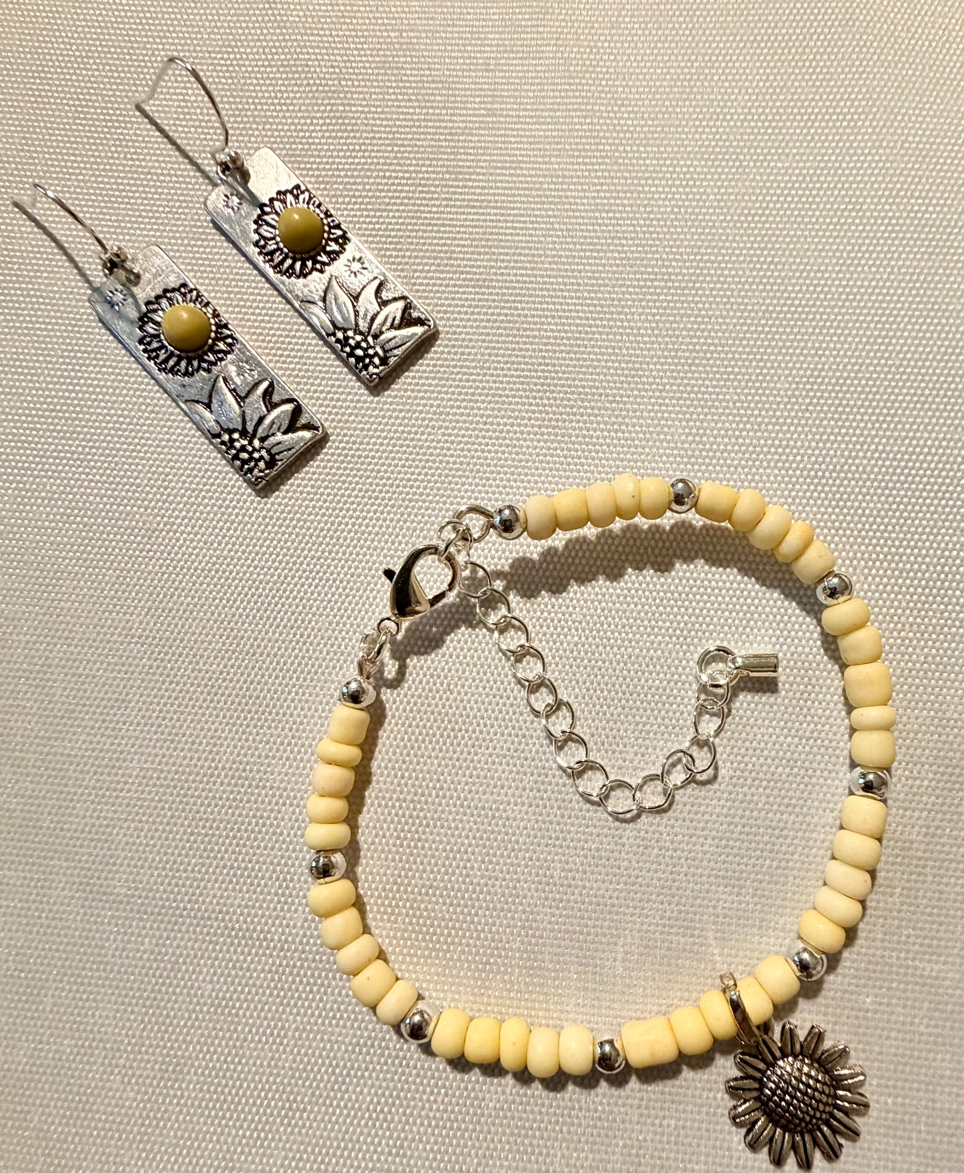 Sunflower Silver Gem  Jewelry Set – Yellow Beaded Bracelet & Floral Sunflower Silver Drop Earrings | Boho Daisy Charm Set