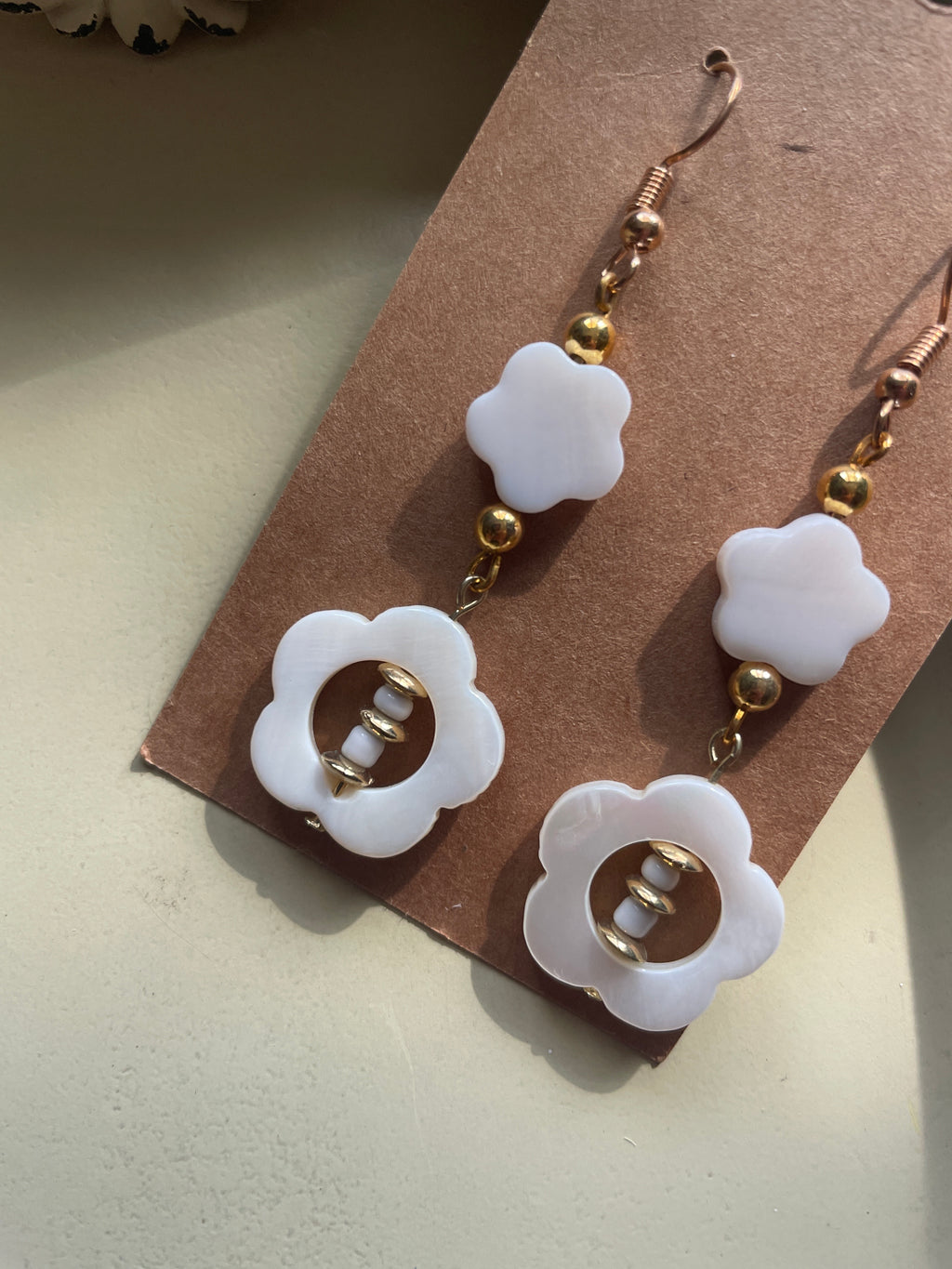 White Flower Drops with wooden square bracelet and glass beads