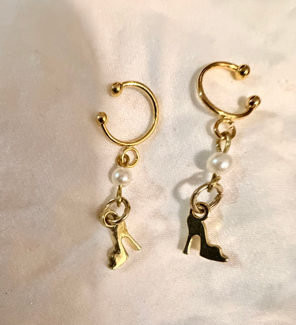 Dainty Gold Plated High Heel Pearl Ear Cuffs and Clover Flower Charm Bracelet/Anklet Set