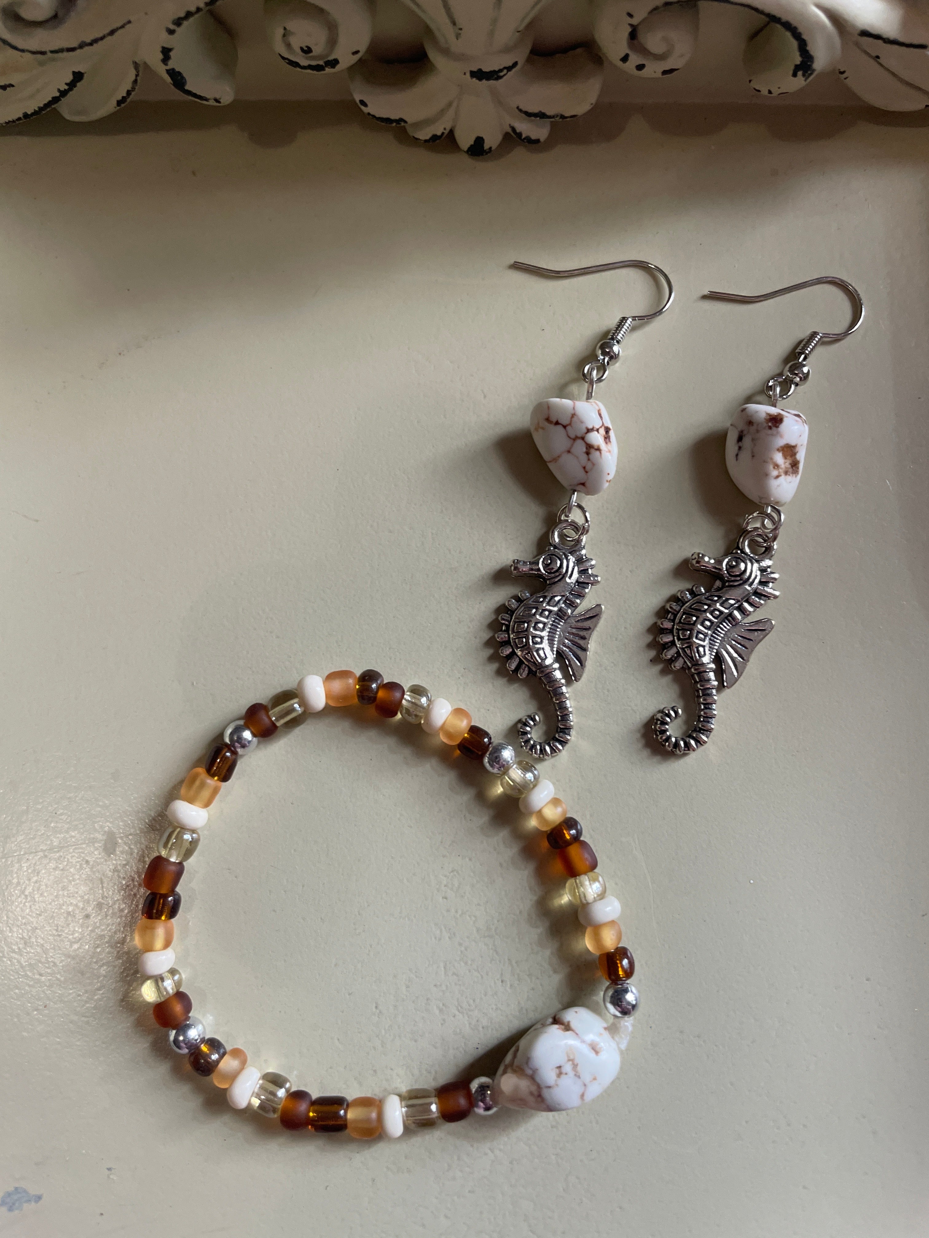 Seahorse with Magnesite Nuggets Jewelry Set