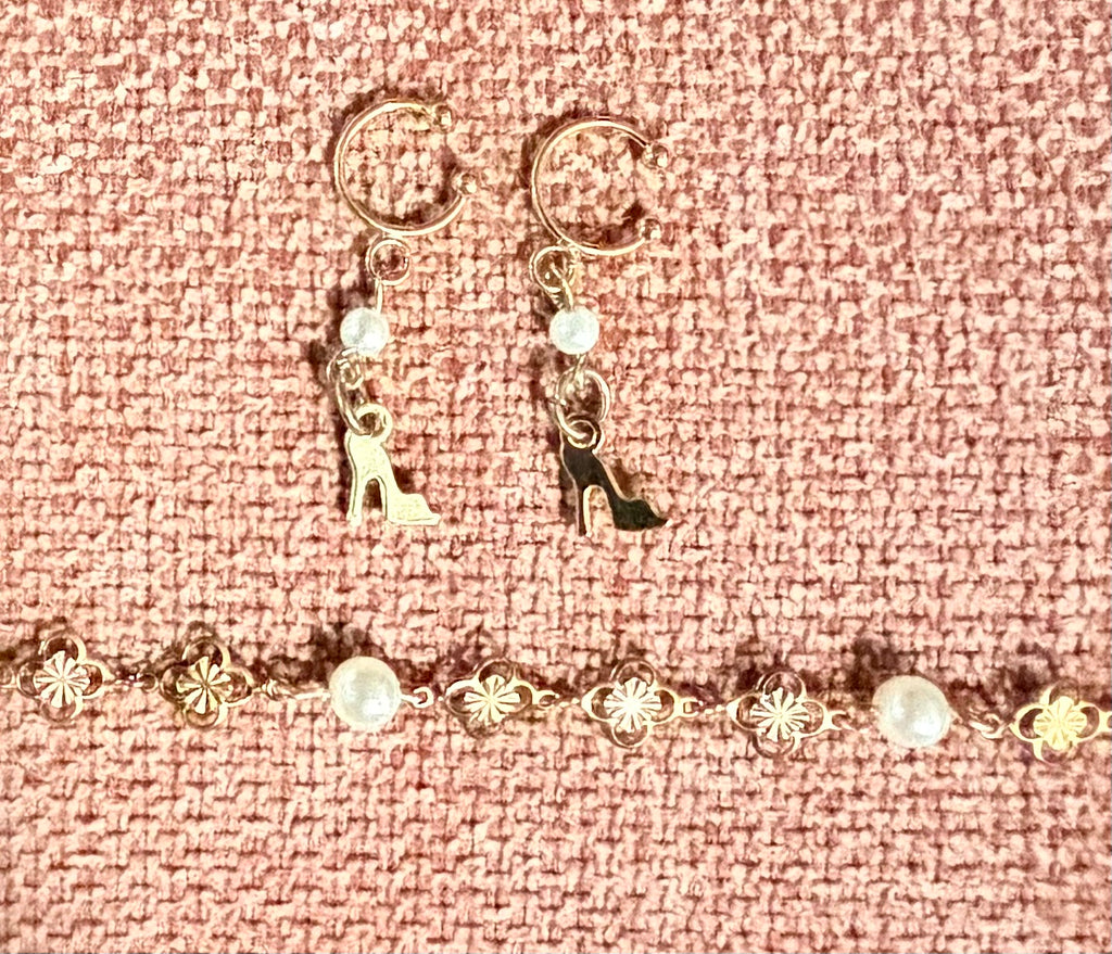 Dainty Gold Plated High Heel Pearl Ear Cuffs and Clover Flower Charm Bracelet/Anklet Set