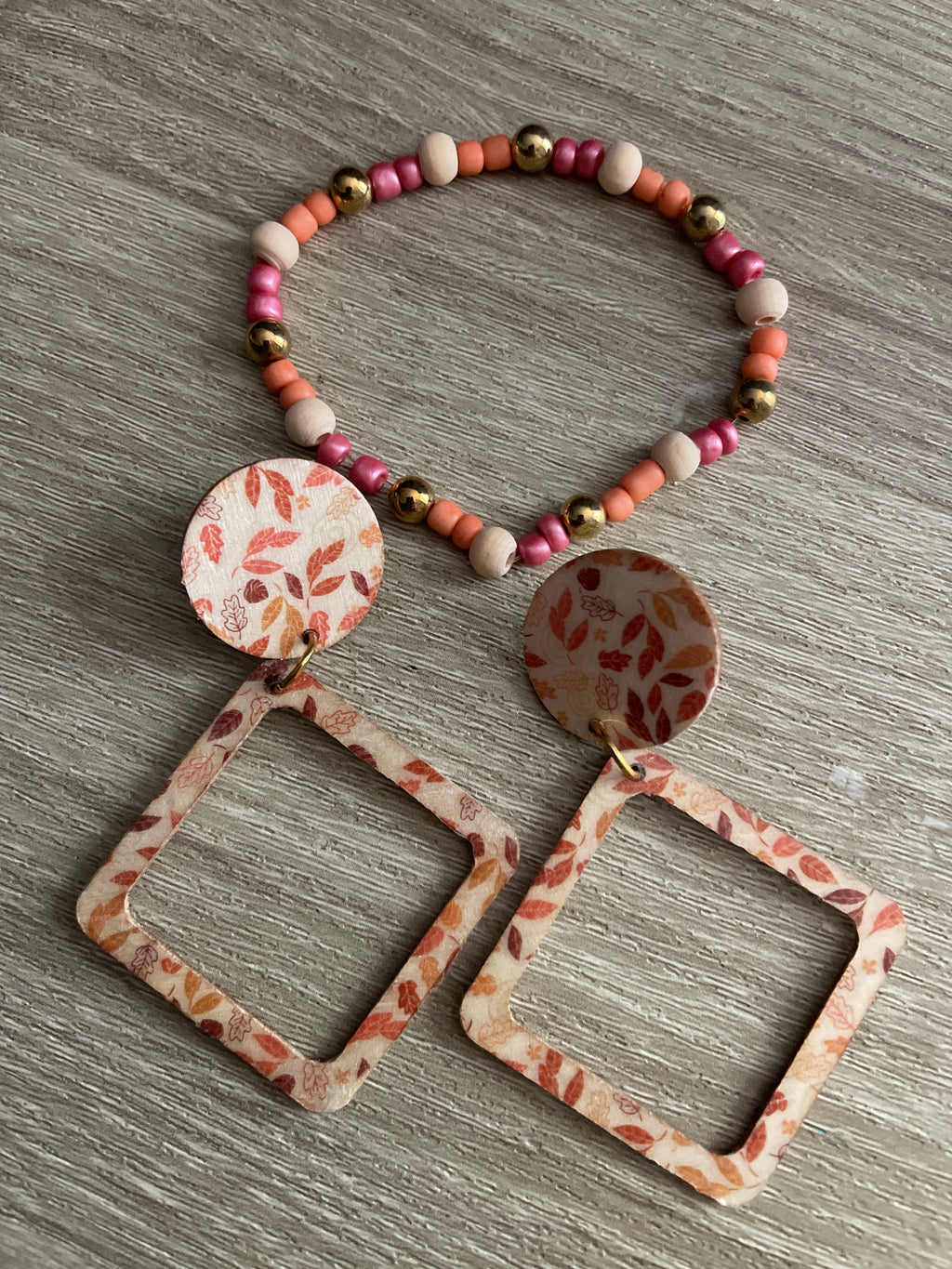 Leafy Geometric Set