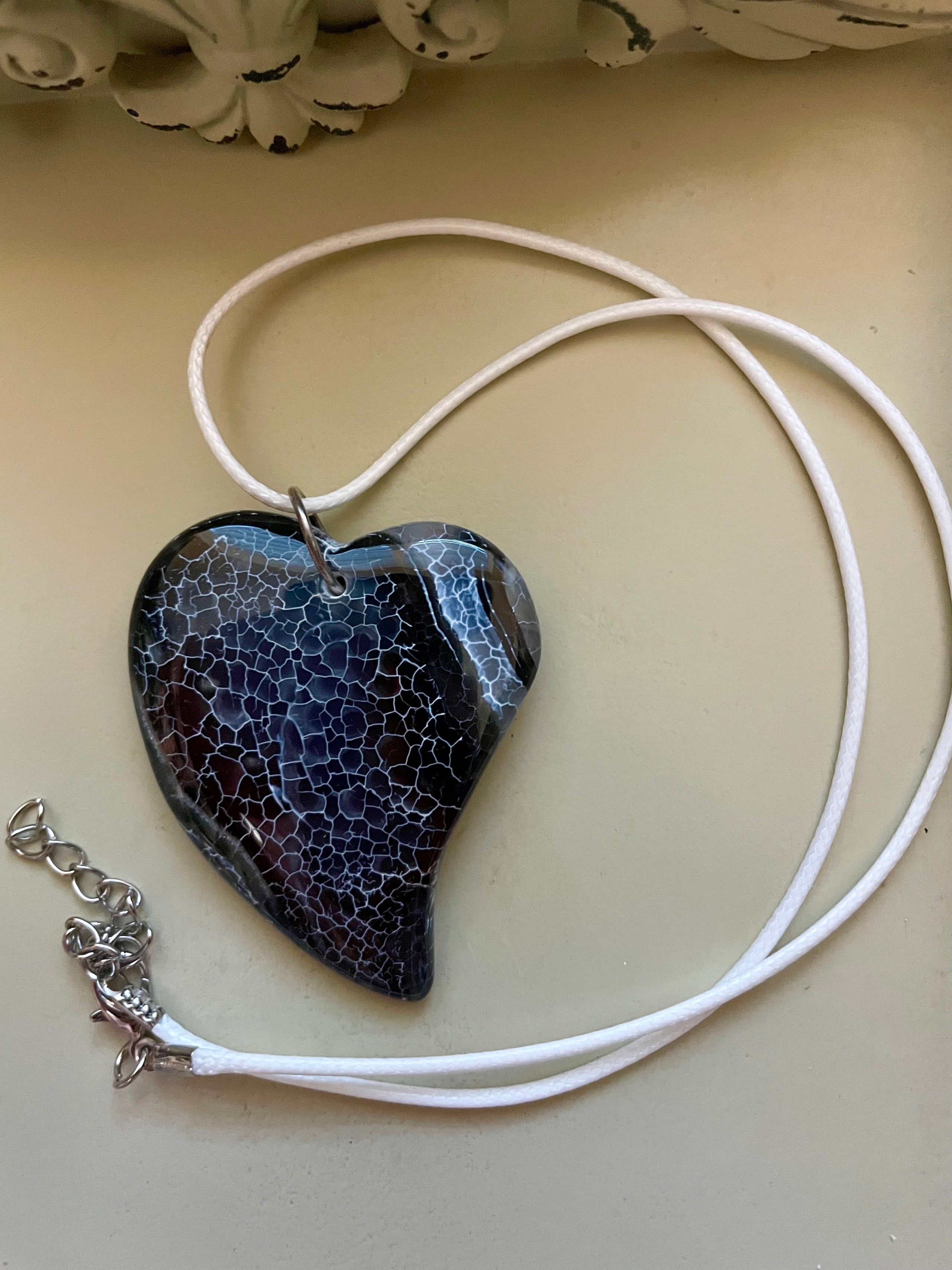 Black Dragon Veins Agate Heart Pendant Necklace