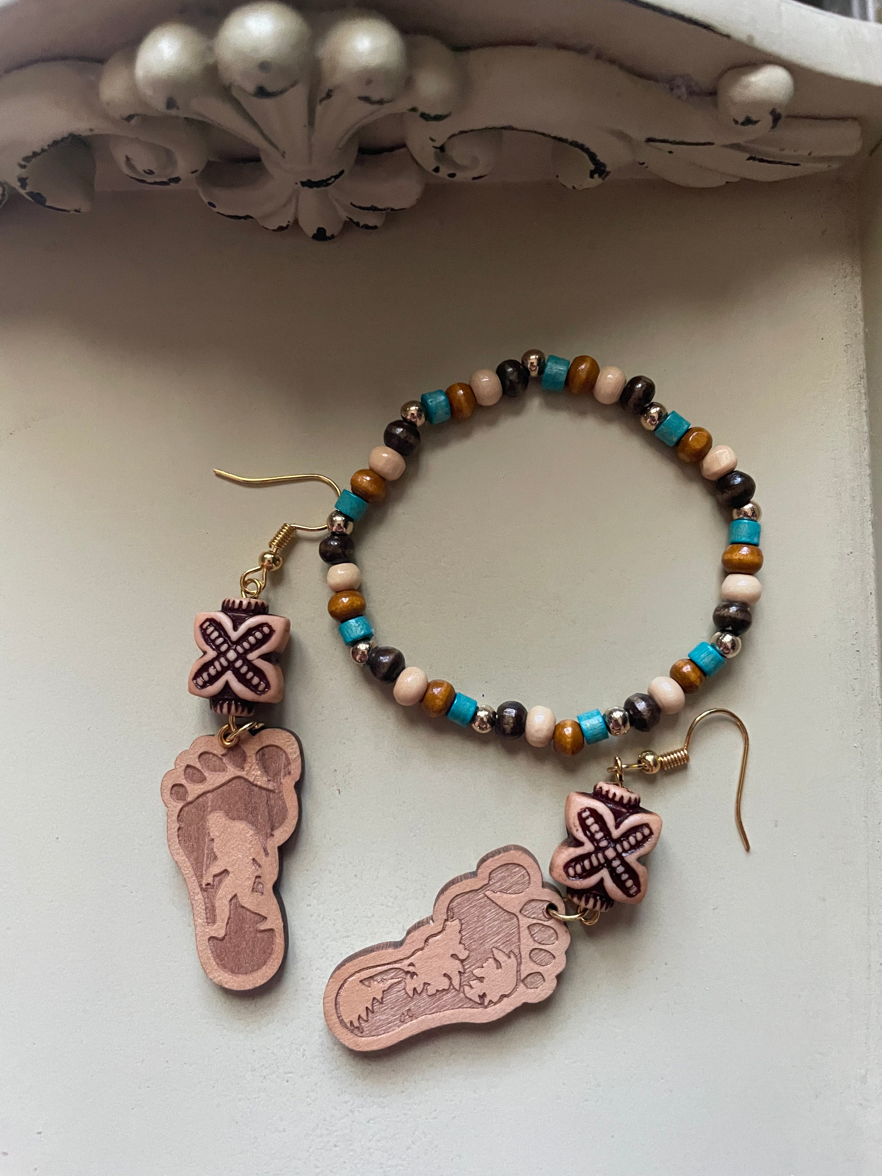 Bigfoot Vintage Beaded Jewelry Set