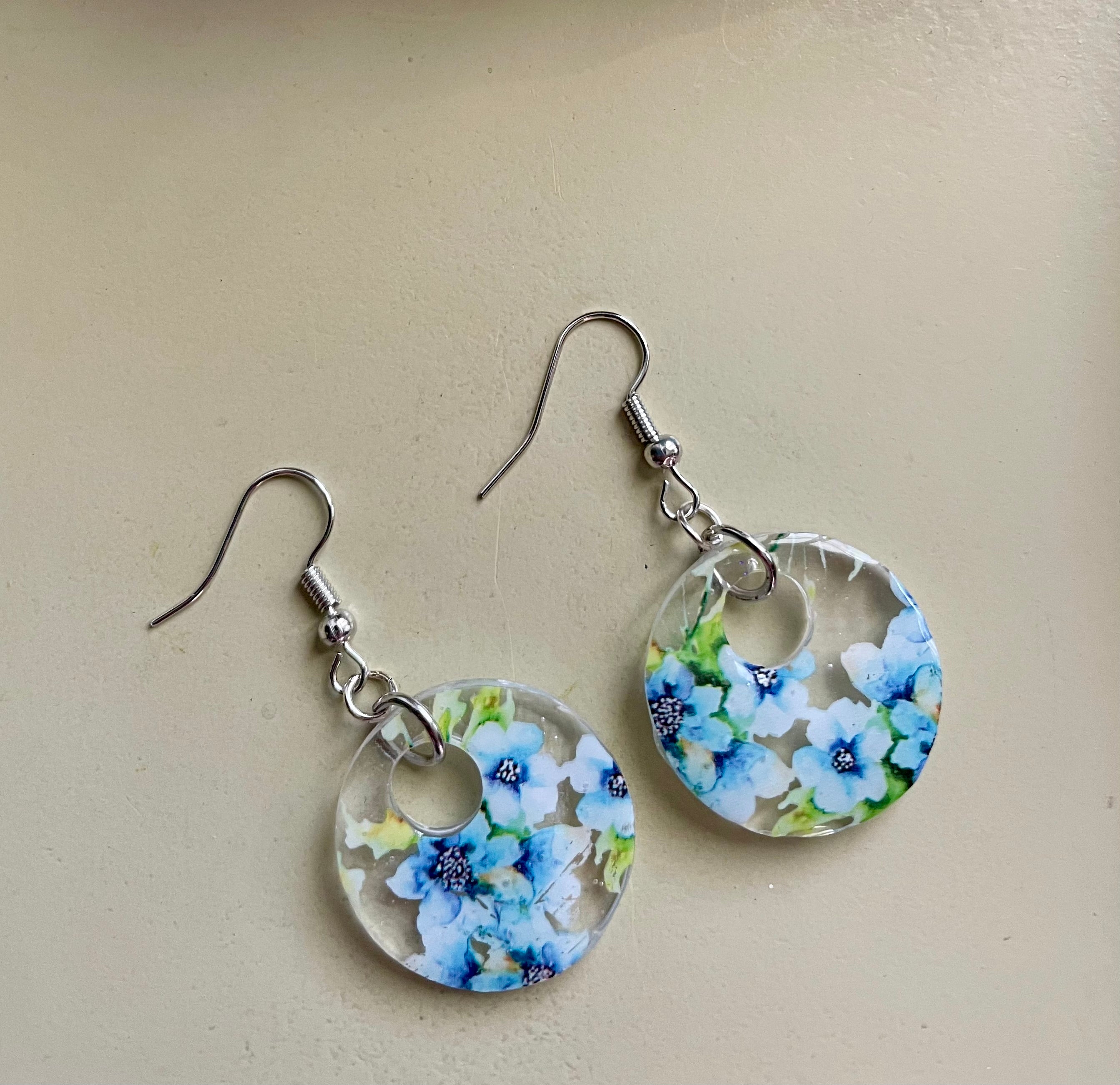 Blue Forget - Me - Not Floral Resin Earrings & Blue Beaded Bracelet Set – Silver White Seed Beads Aqua Accents, Pressed Flower Circle Dangles Handmade Gift - SublimeDesignsBySuzie