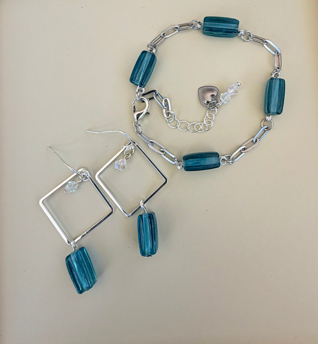 Ribbed Blue Glass Sea Crystal Bracelet by Suzie with Sublime Designs - SublimeDesignsBySuzie